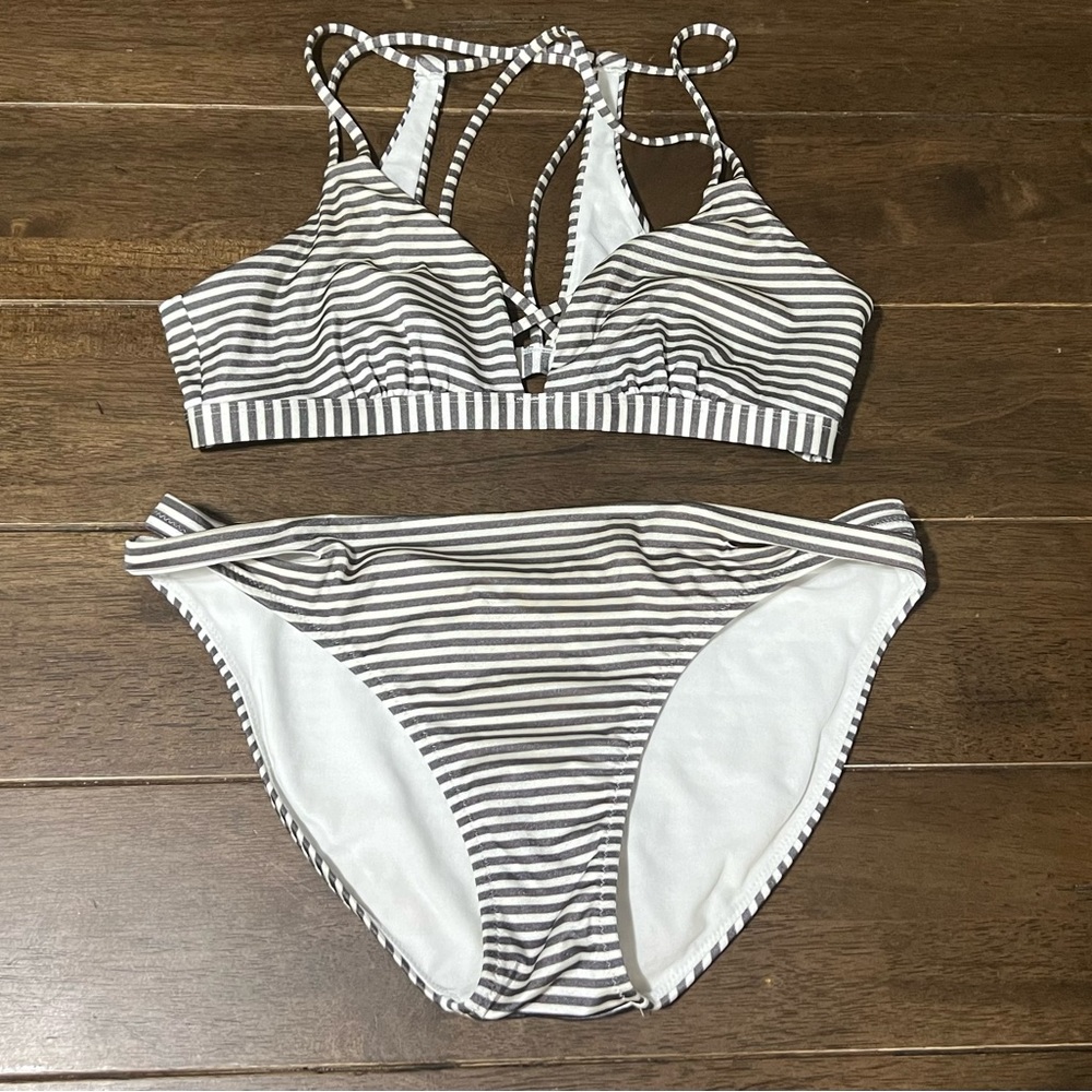 Athleta Aqualux bikini set, top sz small, bottoms sz medium.